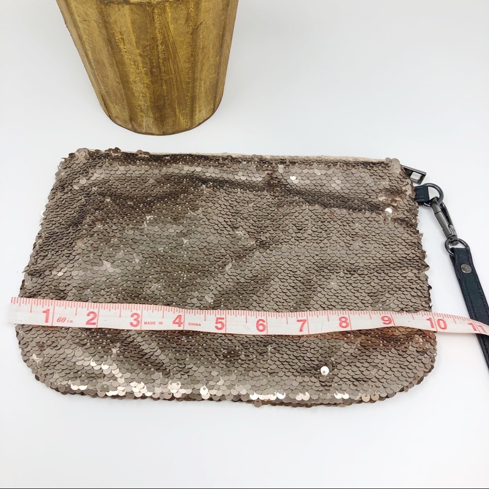 Merona Sequenced Wristlet - Picture 4 of 5